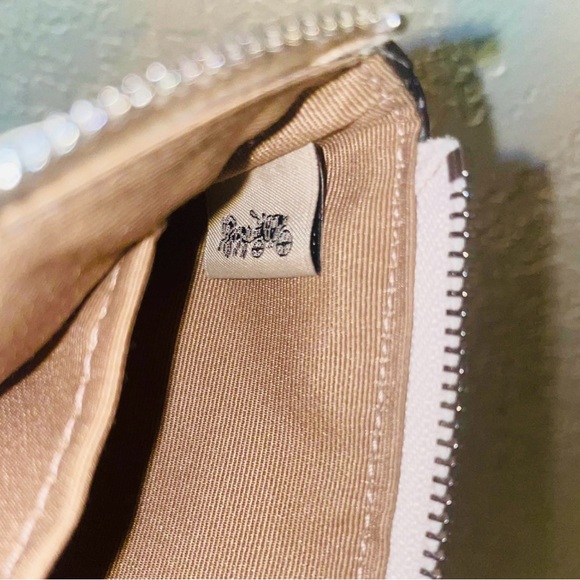 NWOT Coach Leather Wristlet Wallet With Floral Print White - Picture 3 of 4